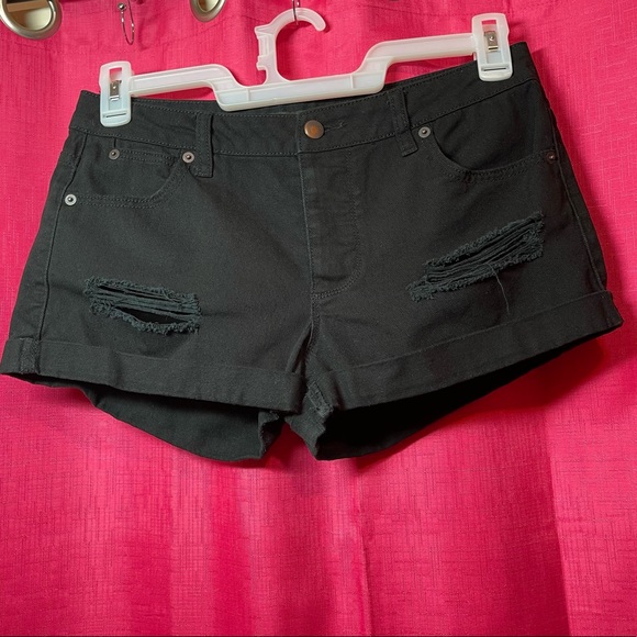 FOREVER 21 BLACK ROLLUP DISTRESSED SHORTS SIZE 27 - Picture 2 of 9